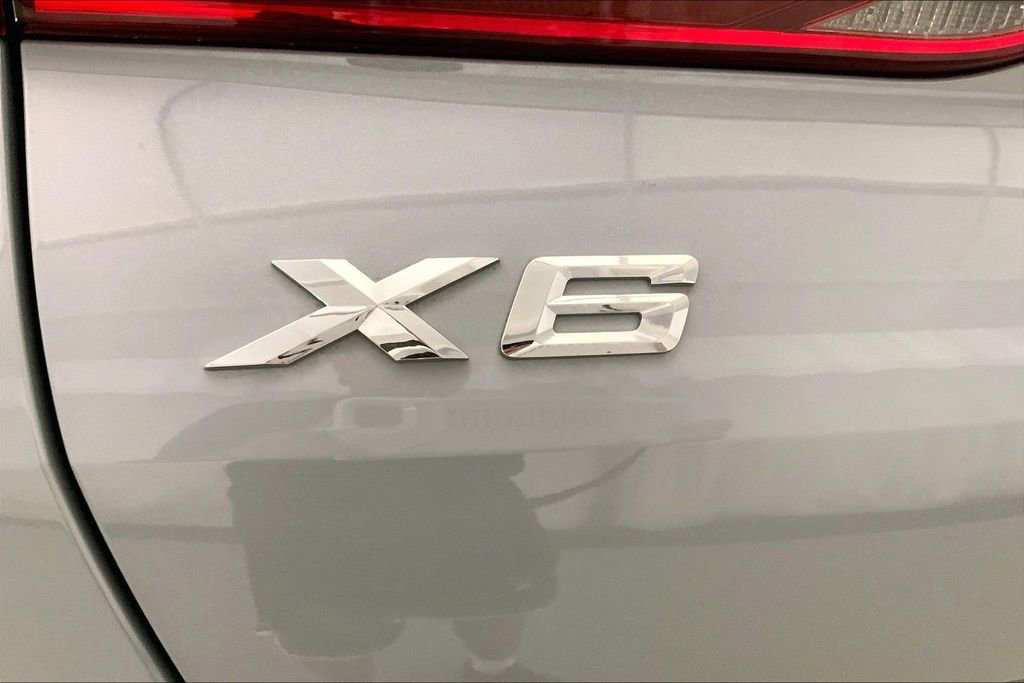 Certified 2026 BMW X6 xDrive40i w/ Climate Comfort Package image 7