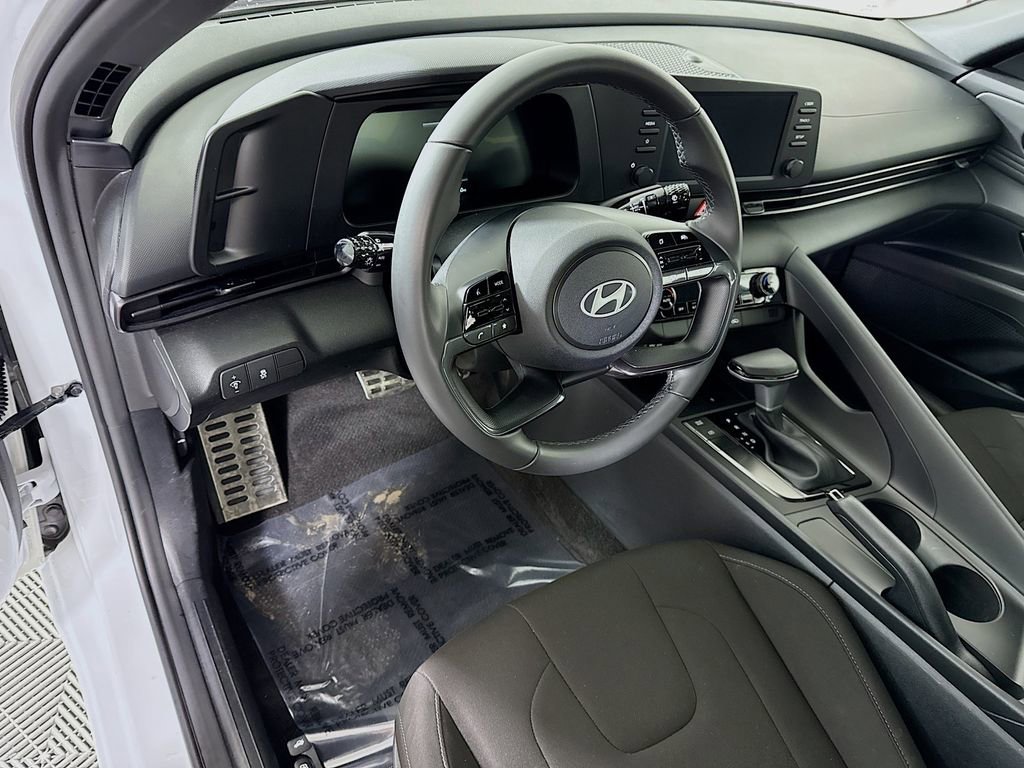Certified 2025 Hyundai Elantra Sport FWD image 16