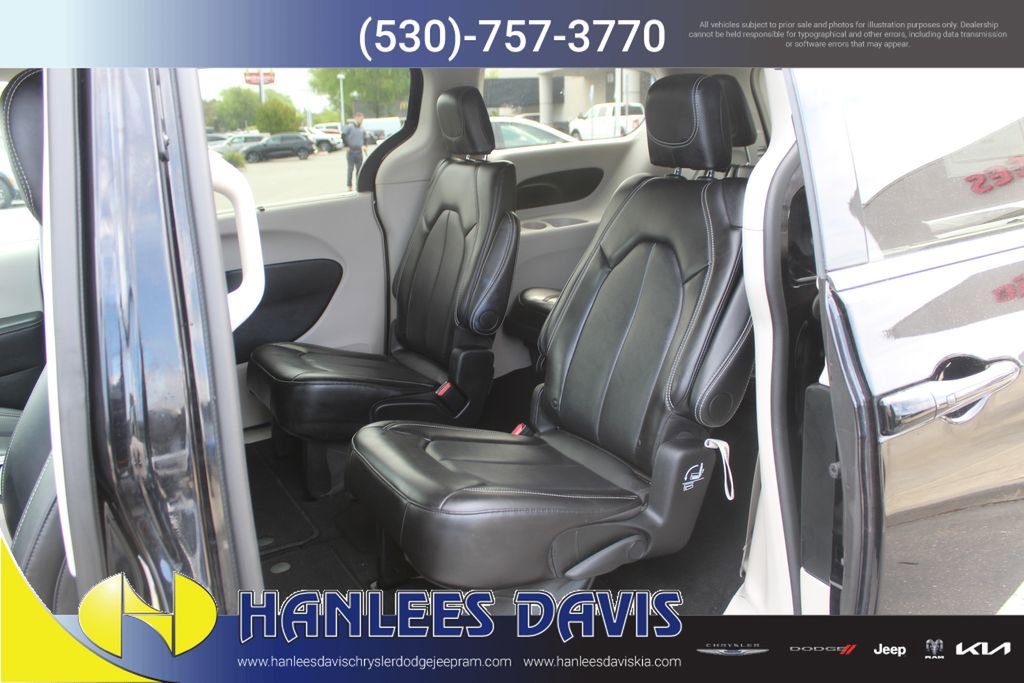 Used 2024 Chrysler Pacifica Touring-L image 17