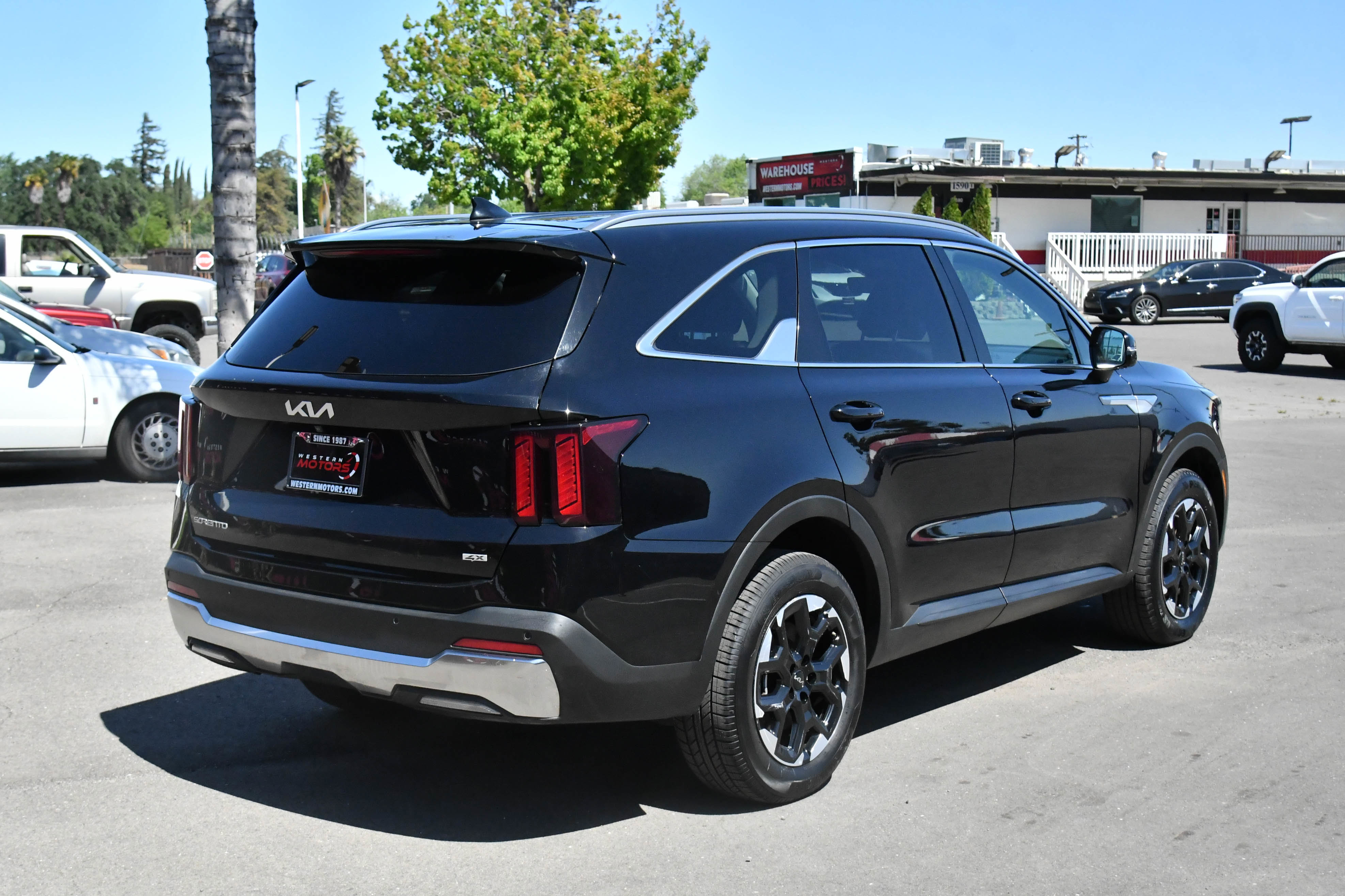 Used 2024 Kia Sorento S image 8