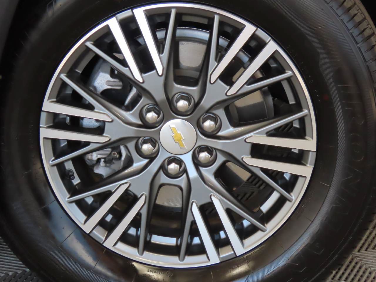 Used 2024 Chevrolet Traverse LT FWD image 7