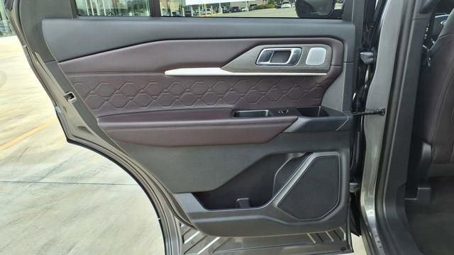 Used 2025 Ford Explorer Platinum w/ LUX Leather Package image 24