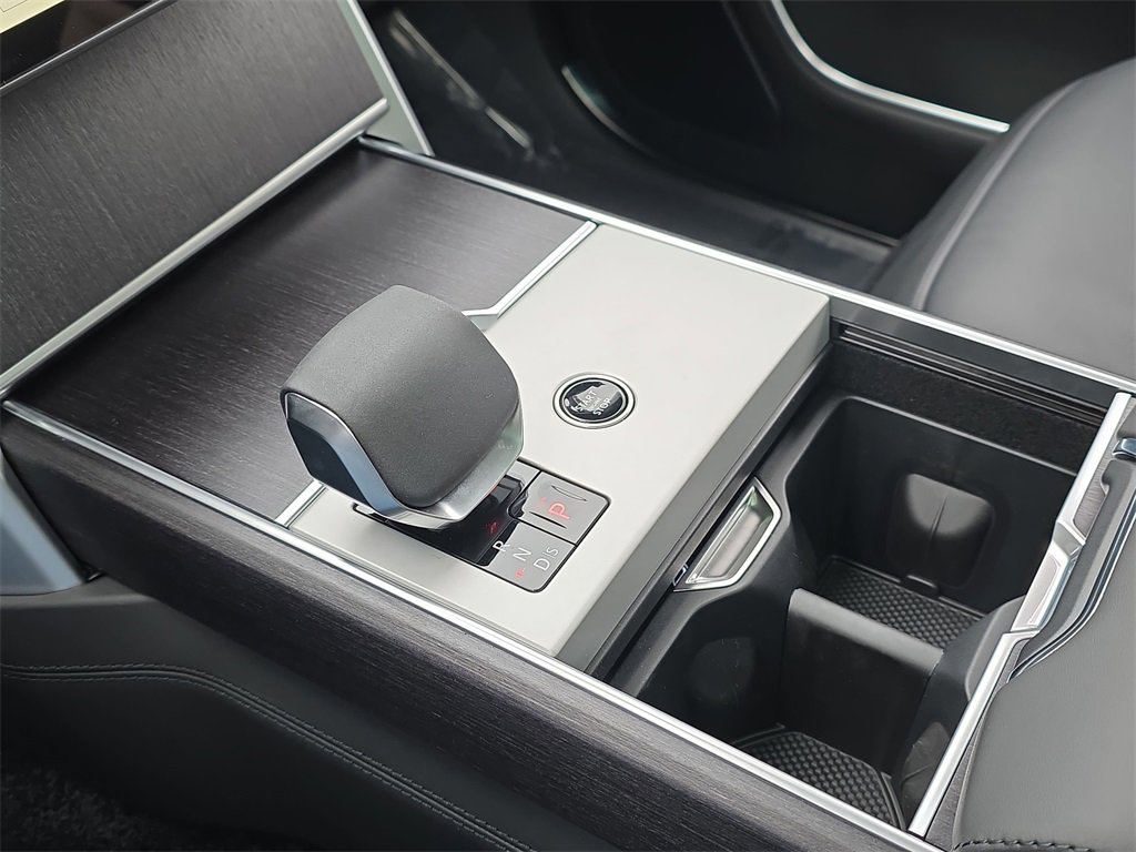 New 2025 Land Rover Range Rover Long Wheelbase SE image 25