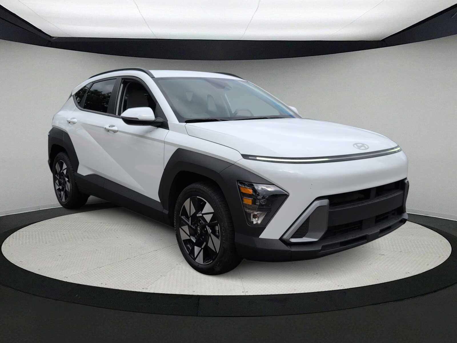 Used 2025 Hyundai Kona SEL FWD image 2