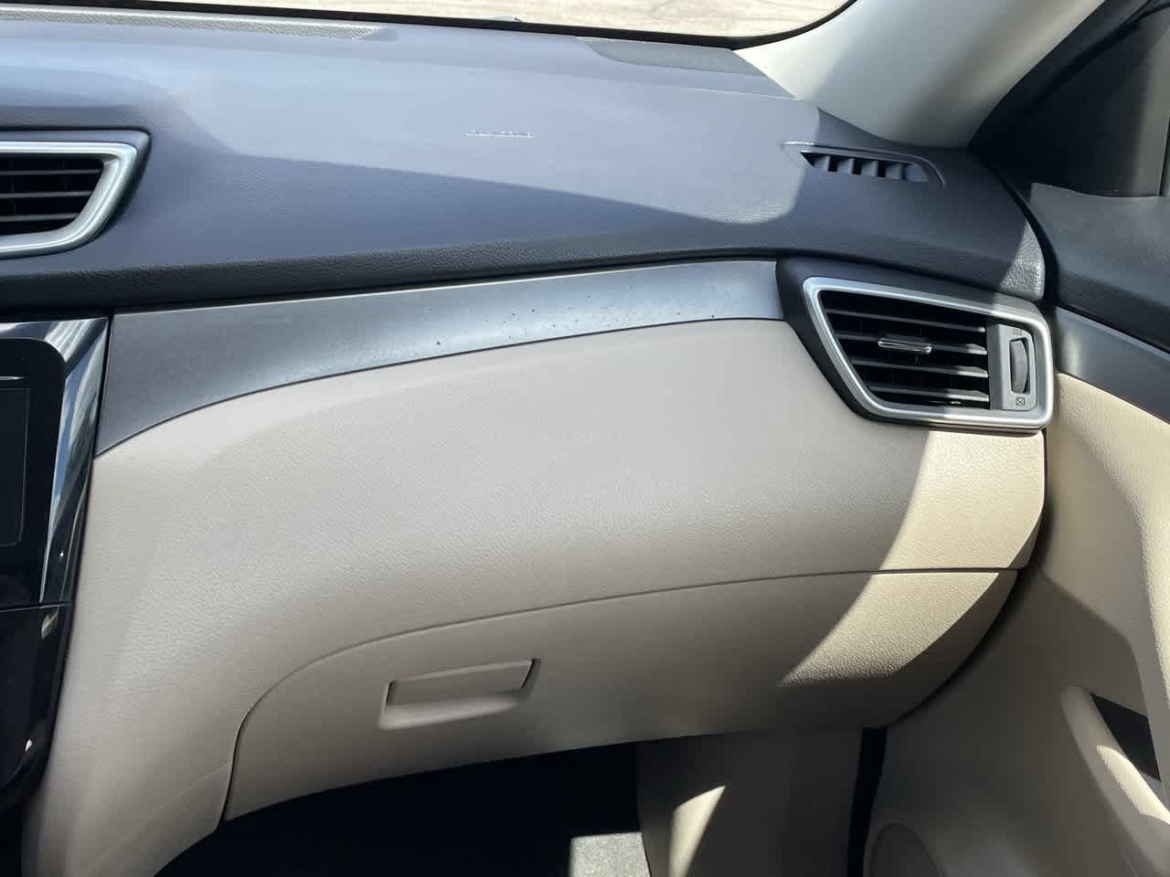 Used 2016 Nissan Rogue S w/ Appearance Package AWD/4WD image 16