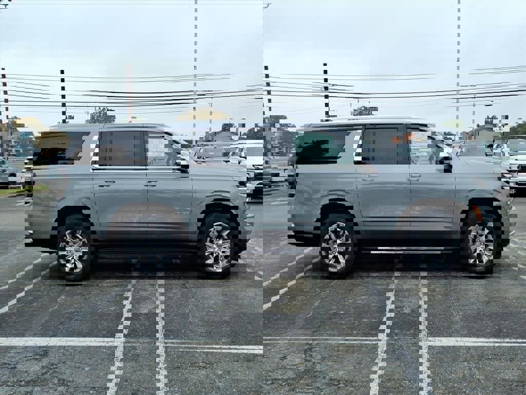 New 2026 Chevrolet Suburban Premier image 4