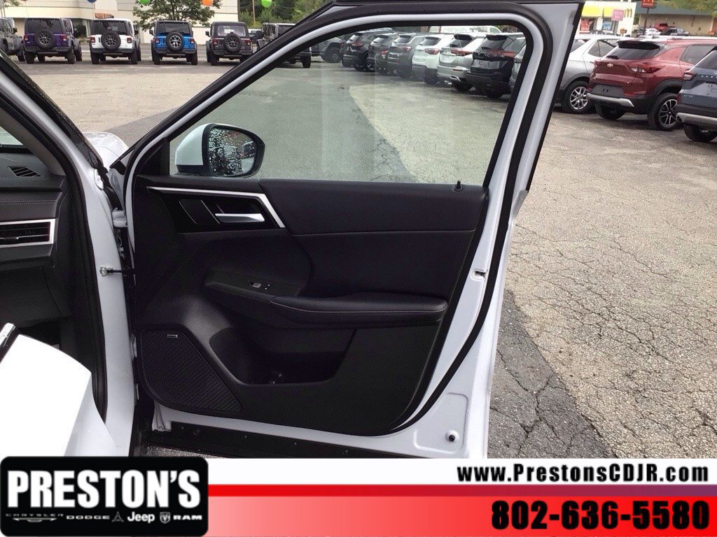 Used 2025 Mitsubishi Outlander SE AWD/4WD image 31