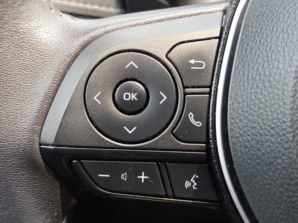 Used 2022 Toyota RAV4 Limited AWD/4WD image 10