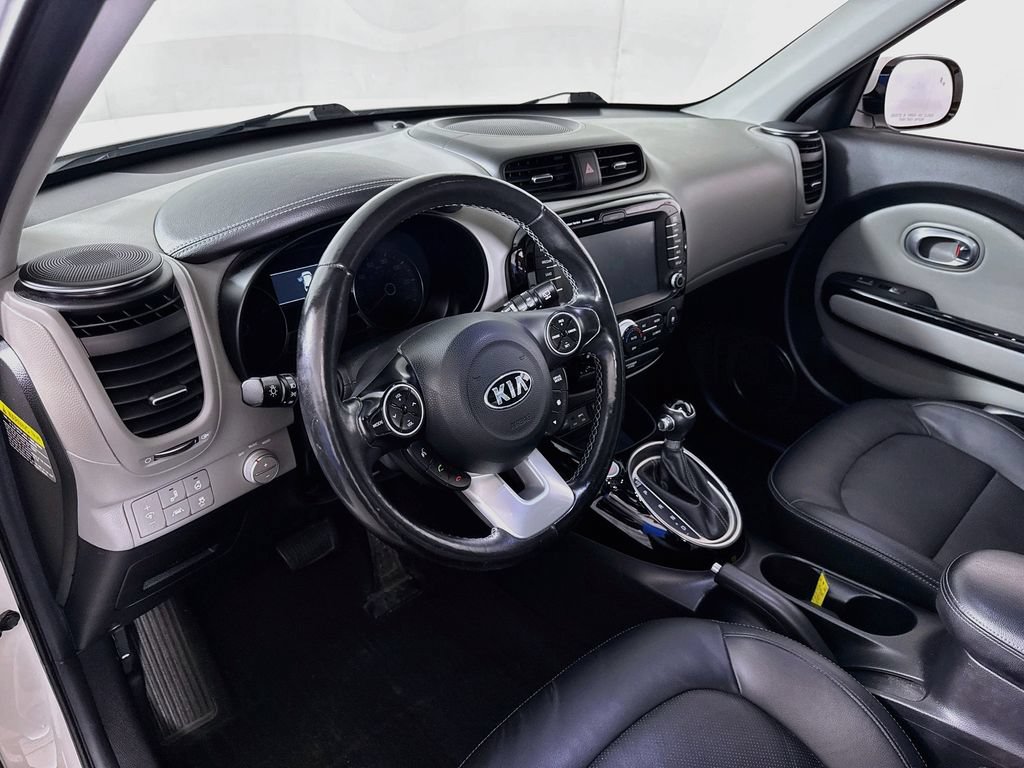 Used 2017 Kia Soul + w/ Primo Package FWD image 9