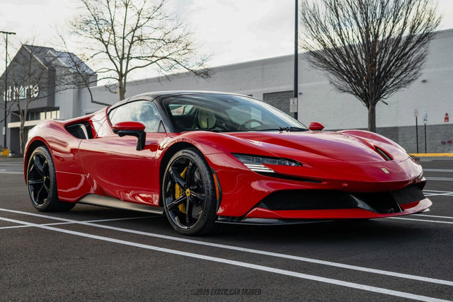 Used 2025 Ferrari SF90 Spider image 18