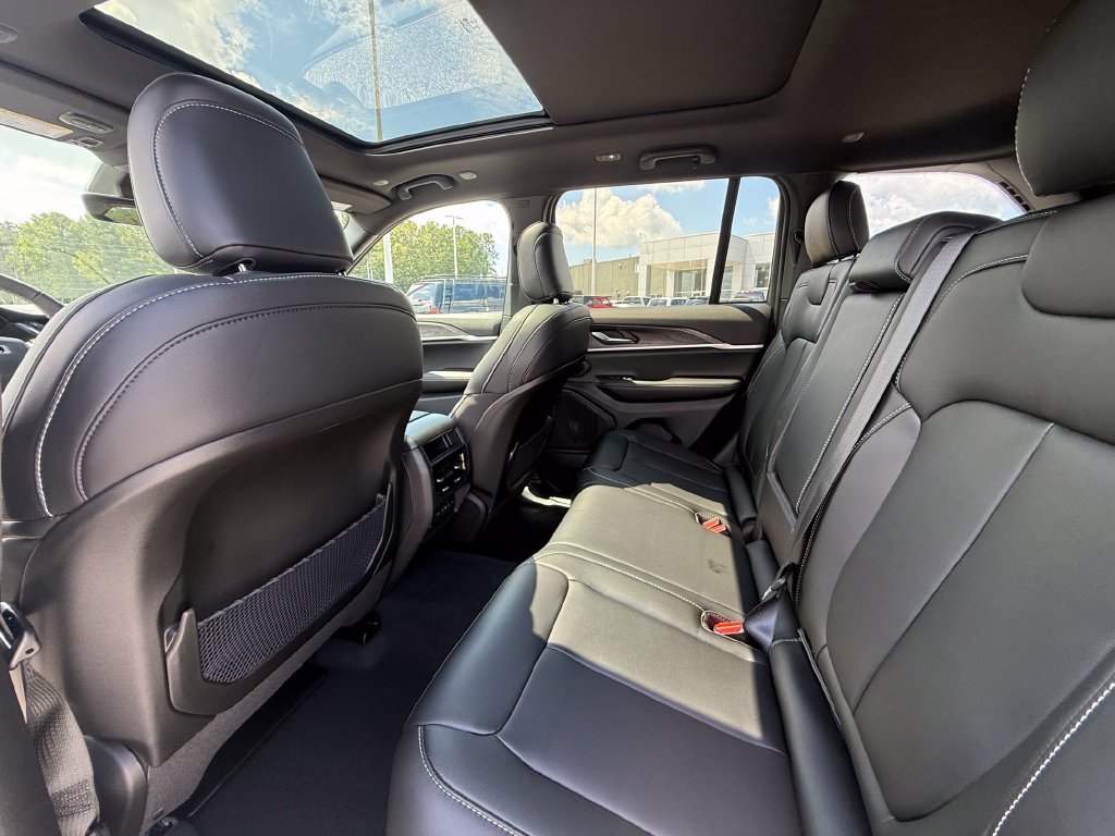 New 2026 Jeep Grand Cherokee Limited w/ Limited Altitude Package AWD/4WD image 23