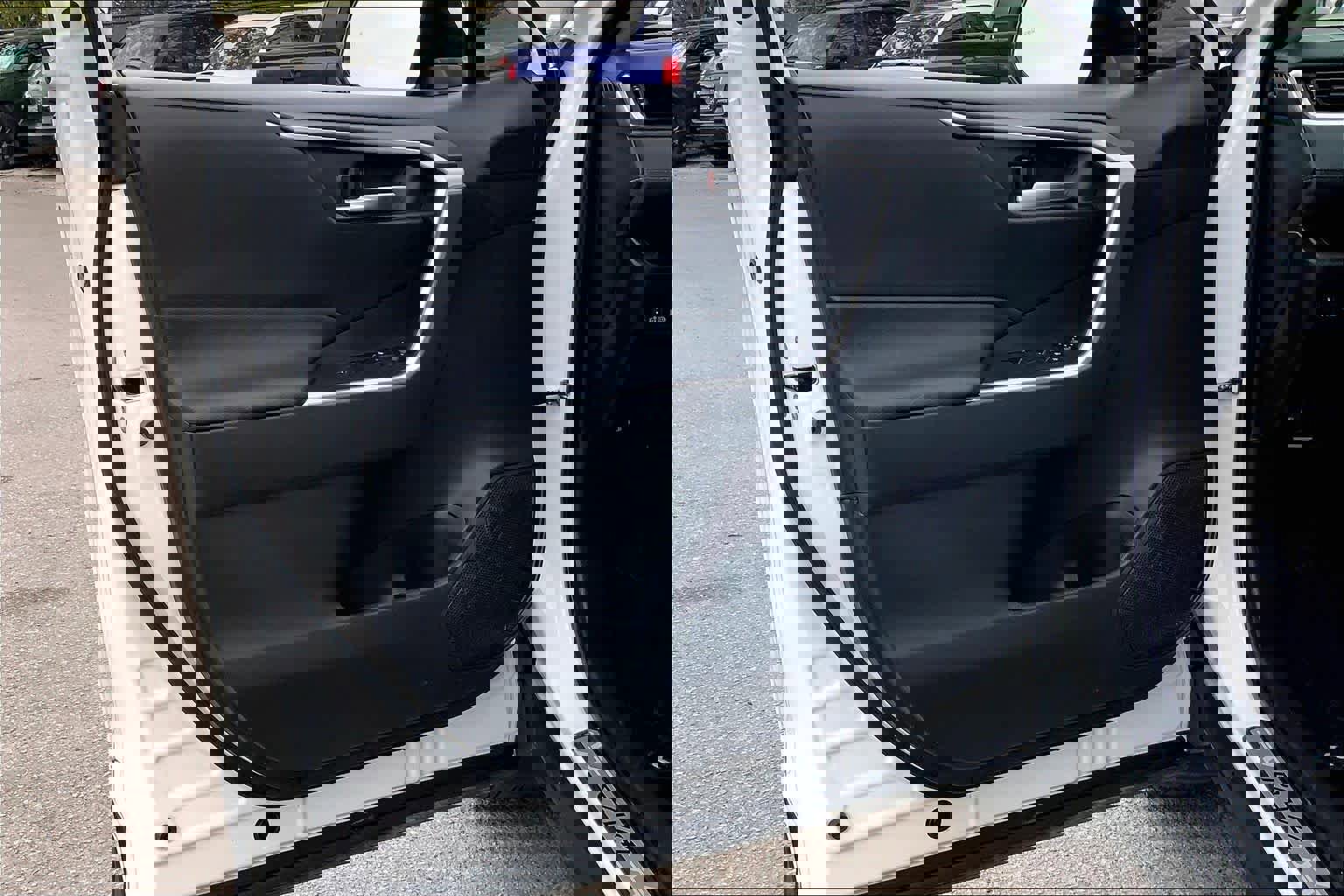 Used 2024 Toyota RAV4 XLE image 21