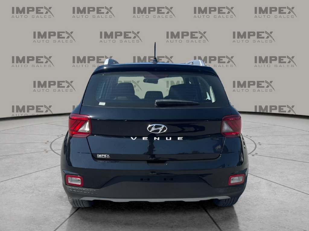 Used 2024 Hyundai Venue SEL FWD image 4
