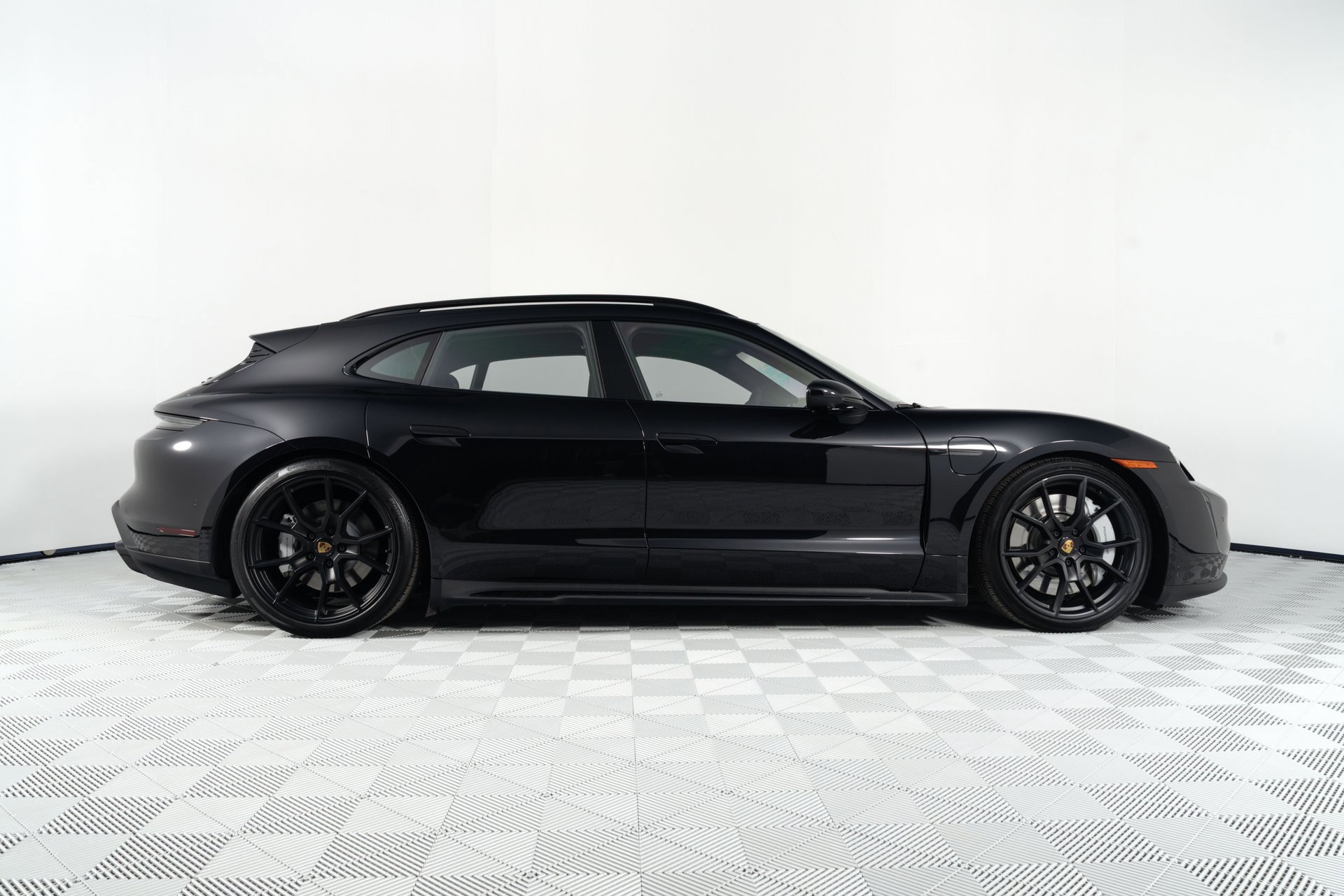 Used 2024 Porsche Taycan GTS AWD/4WD image 7