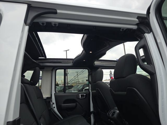 Used 2025 Jeep Wrangler Unlimited Rubicon 4xe w/ Safety Group AWD/4WD image 52