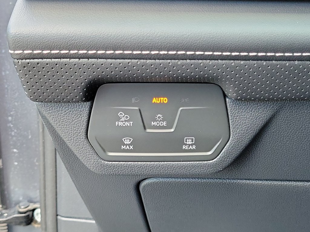 Certified 2024 Volkswagen Atlas SE FWD image 31