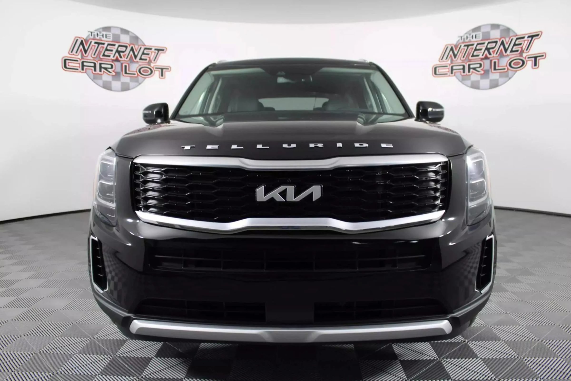 Used 2022 Kia Telluride EX w/ EX Premium Package FWD image 2