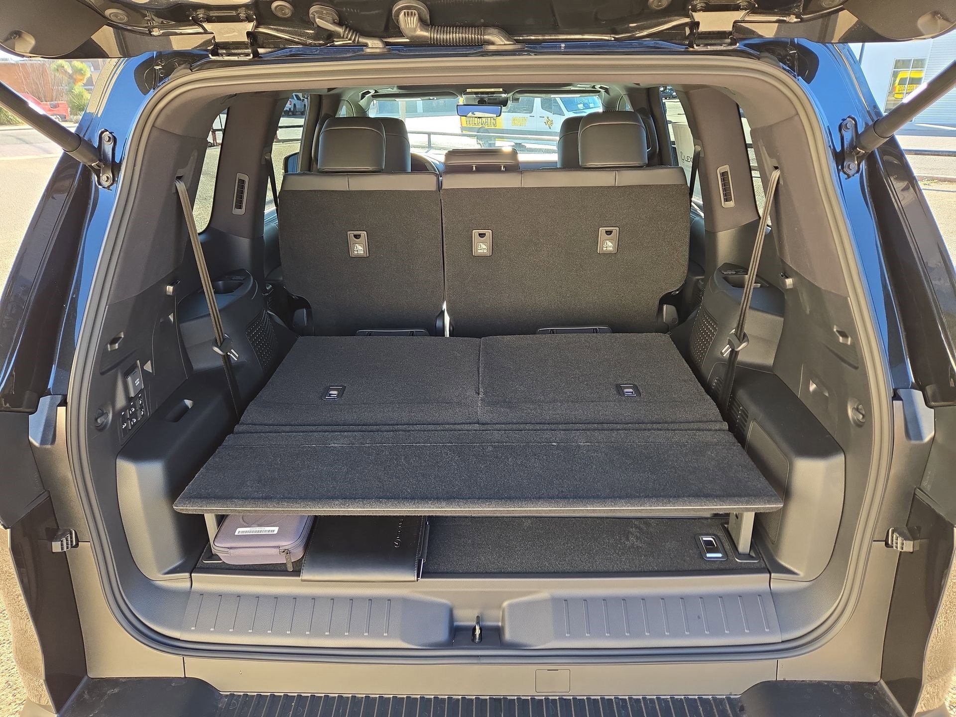 New 2026 Lexus LX 700h Luxury image 12