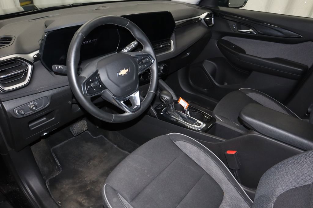 Used 2025 Chevrolet TrailBlazer LT w/ LT Cold Weather Package image 24