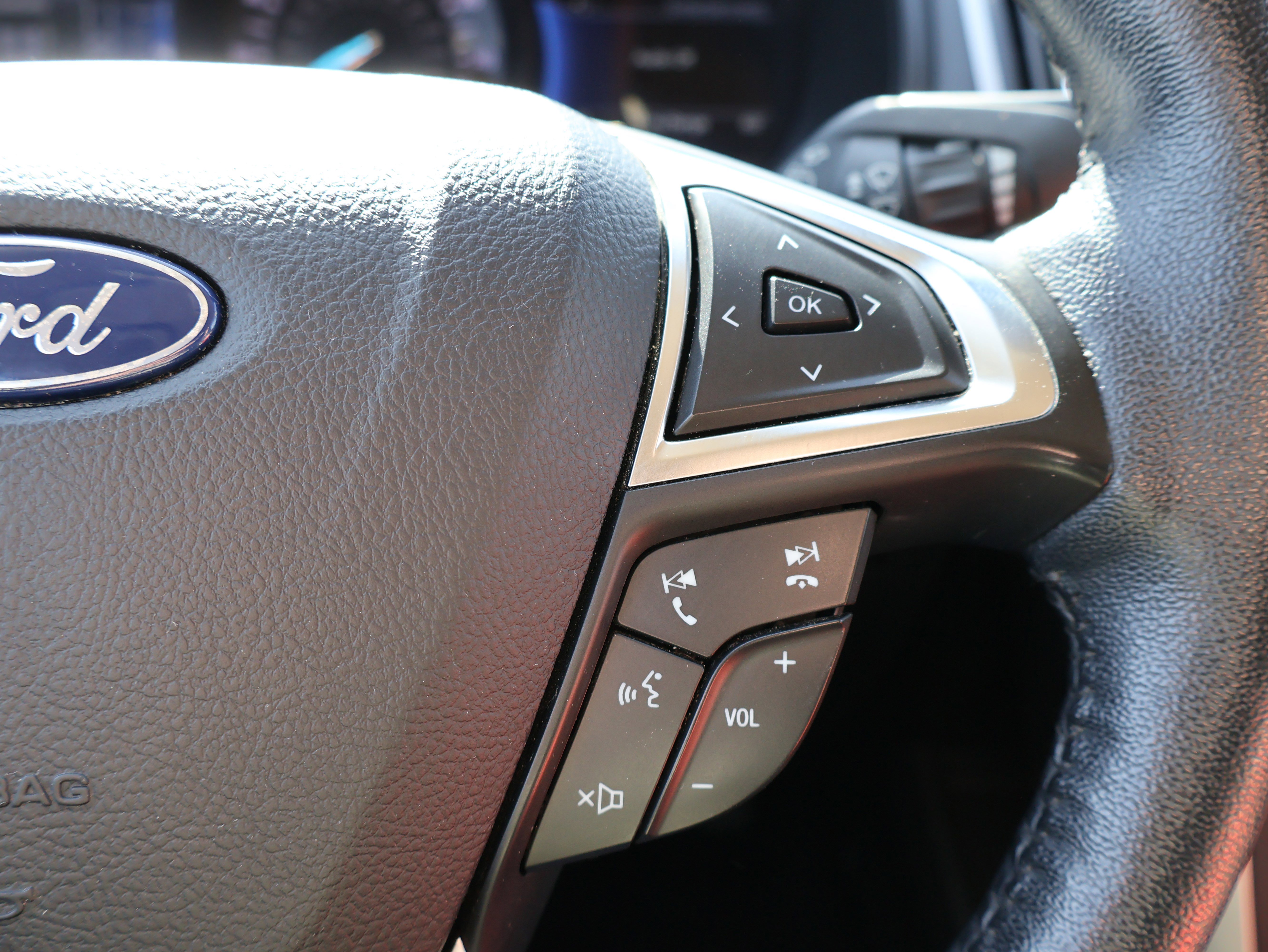 Used 2022 Ford Edge SEL image 32