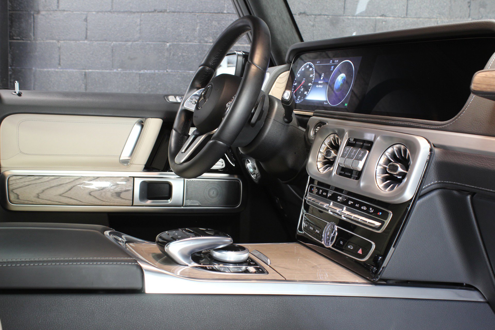 Used 2022 Mercedes-Benz G 550 w/ Exclusive Interior Package image 44