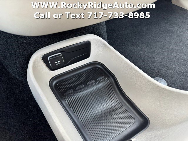 Used 2023 Chrysler Voyager LX FWD image 15