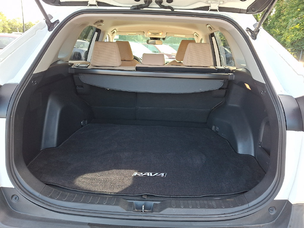 Used 2019 Toyota RAV4 LE w/ Carpet Mat Package AWD/4WD image 29