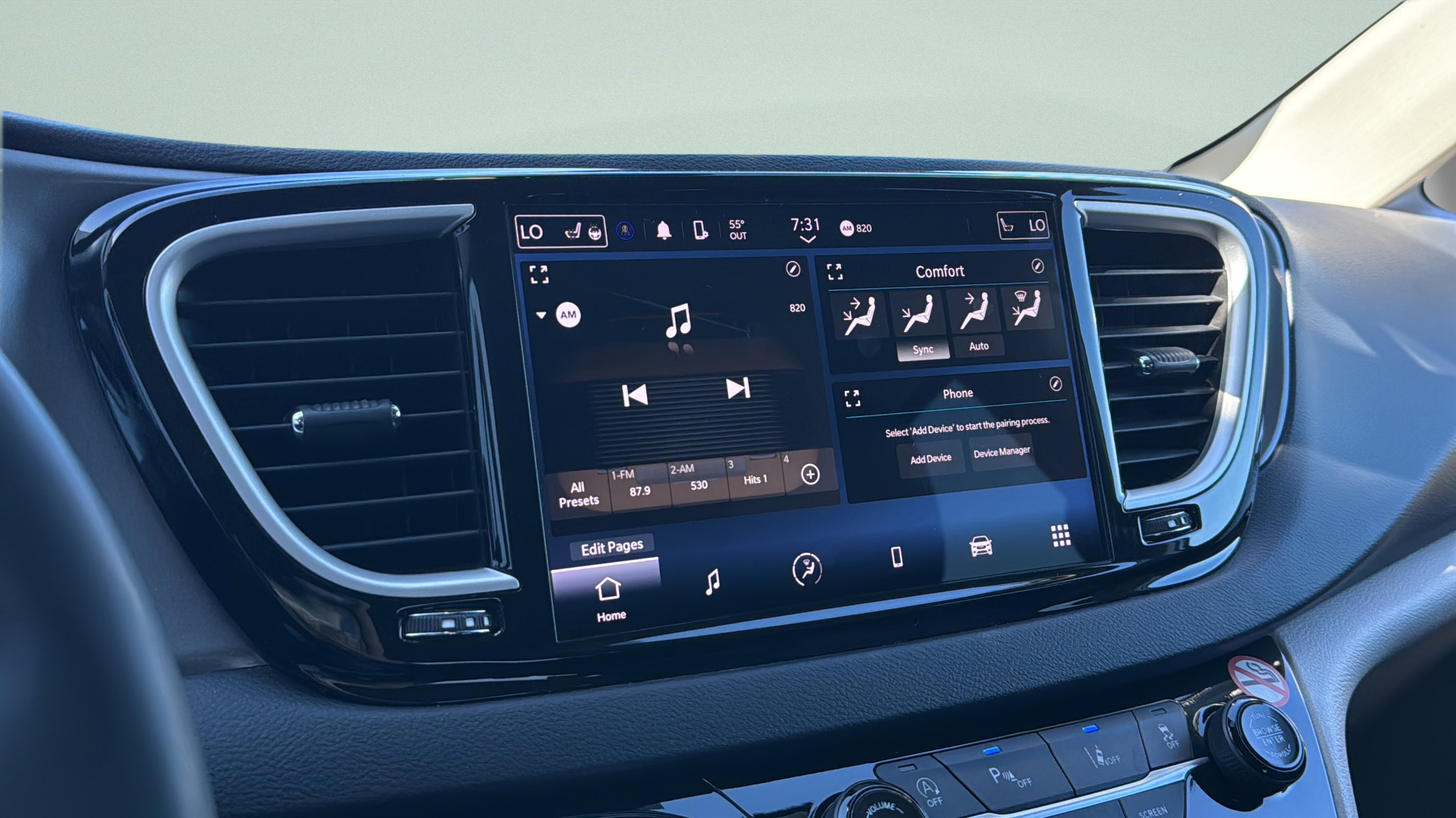 Used 2023 Chrysler Pacifica Touring-L image 15