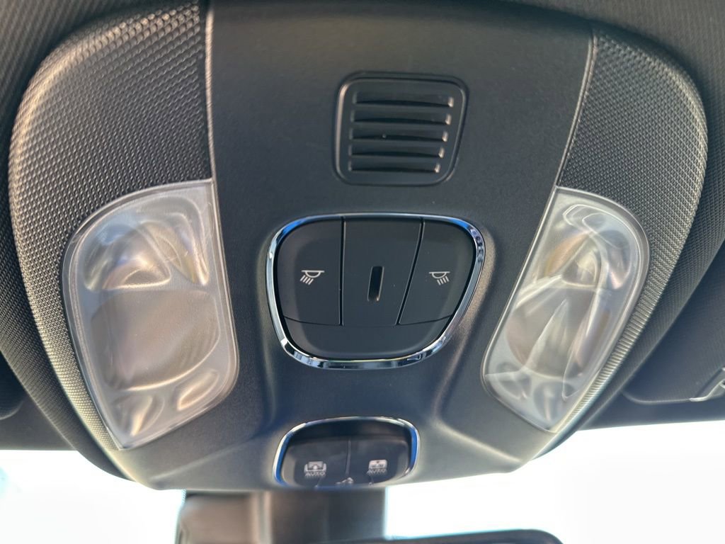 Certified 2025 Jeep Compass Limited w/ High Altitude Package image 12