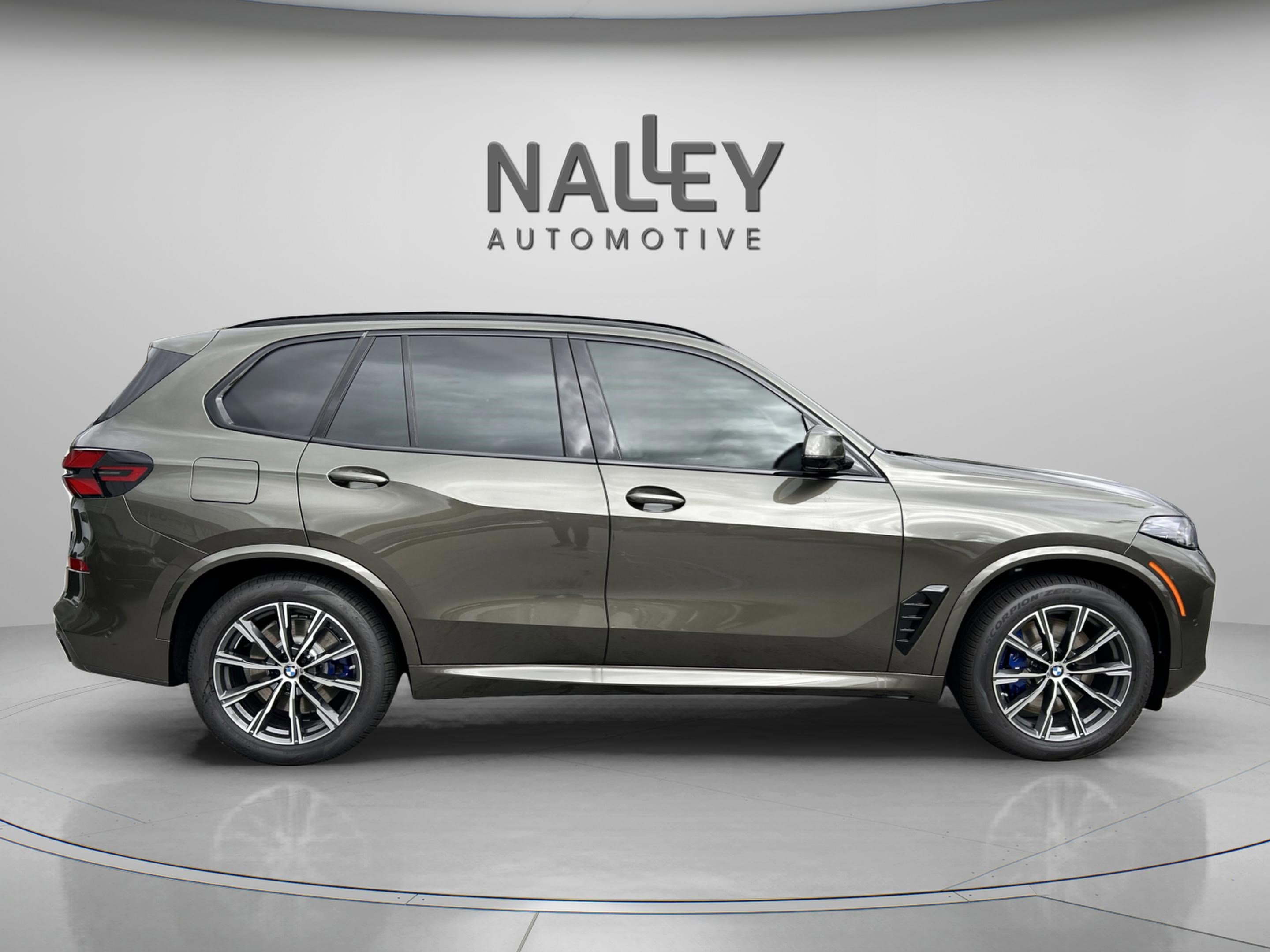 Used 2026 BMW X5 xDrive50e w/ M Sport Package image 5