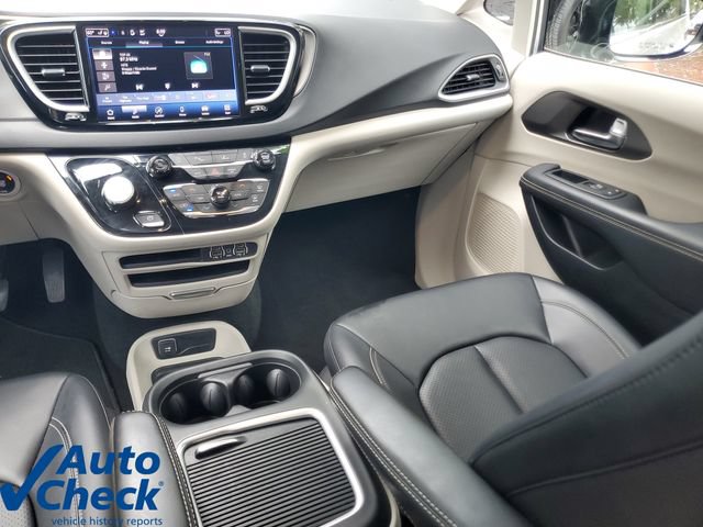 Used 2024 Chrysler Pacifica Touring-L FWD image 15
