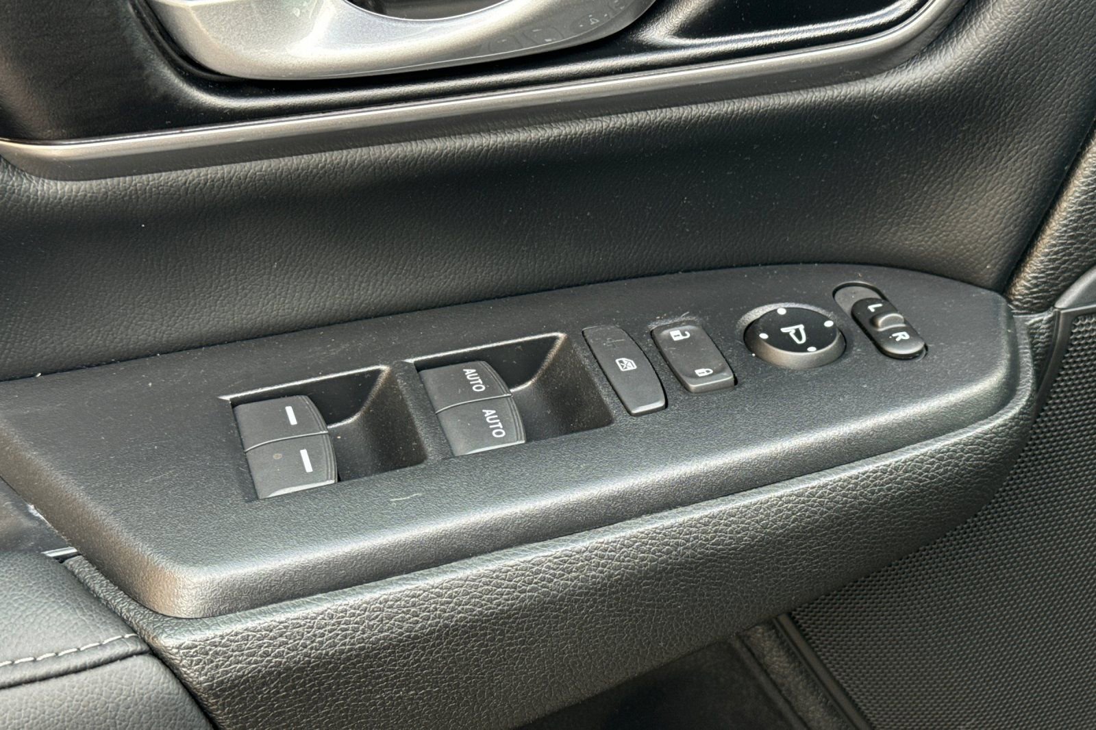 Used 2022 Honda CR-V EX-L image 13