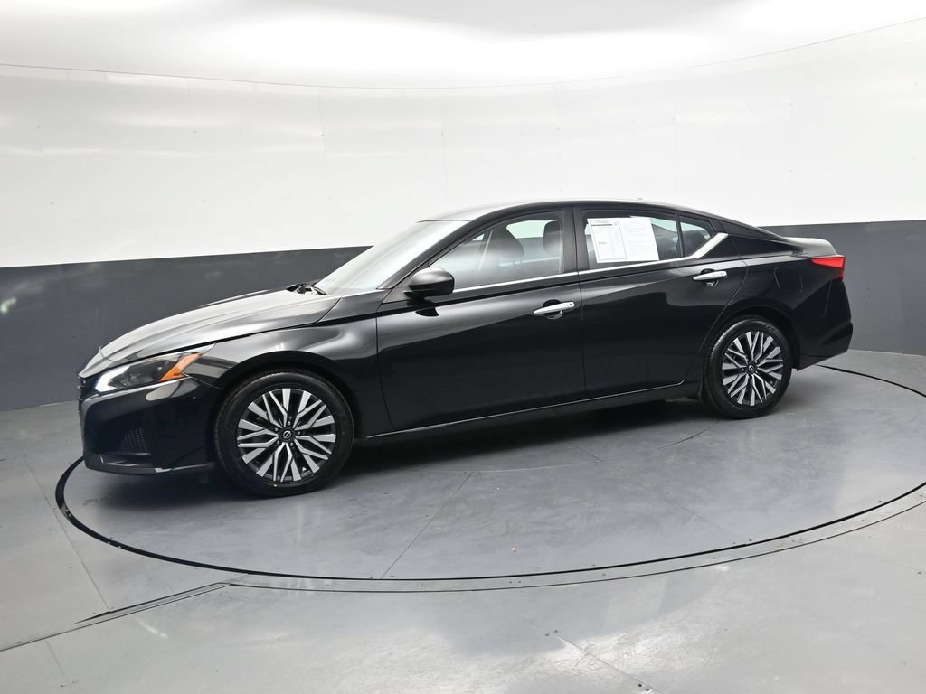 Used 2024 Nissan Altima 2.5 SV FWD image 11