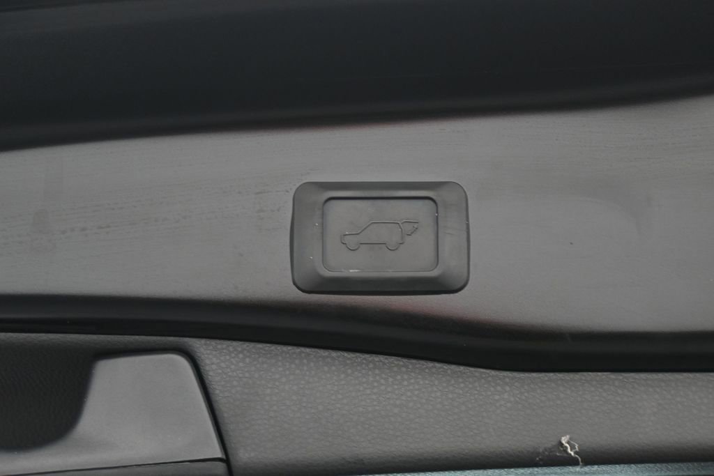 Used 2025 Toyota RAV4 XLE w/ Convenience Package FWD image 35