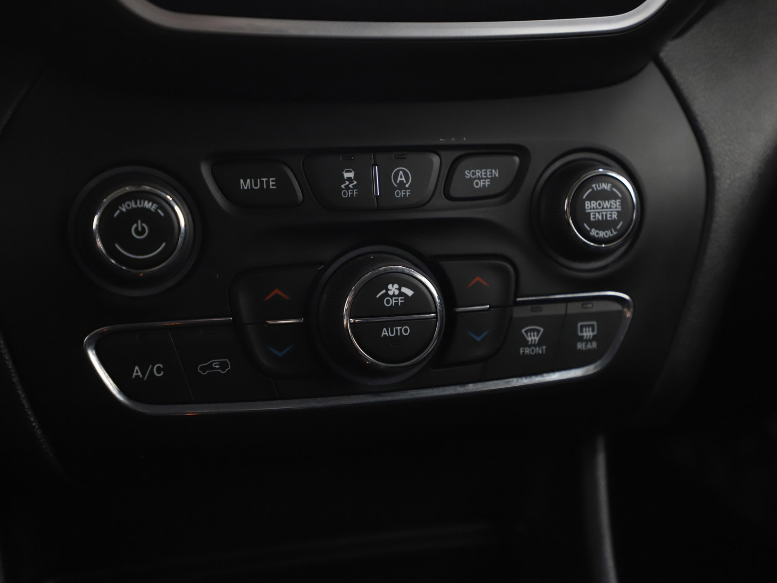 Used 2019 Jeep Cherokee Limited image 23