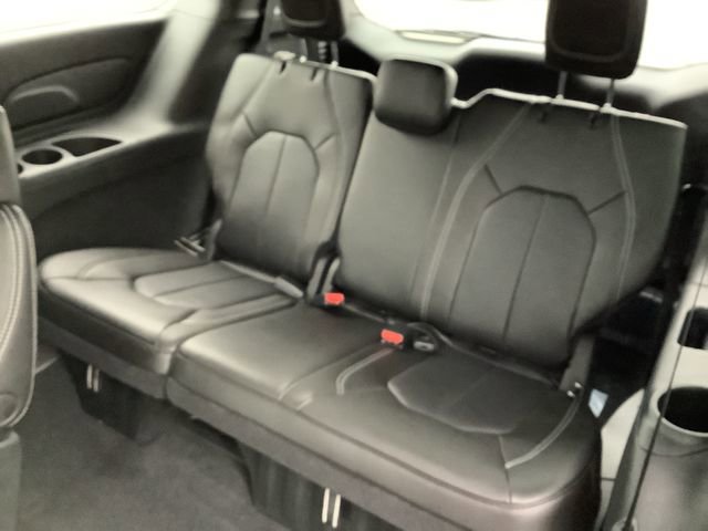 New 2026 Chrysler Pacifica Select image 11