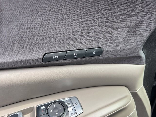 Certified 2025 Kia Carnival EX FWD image 33