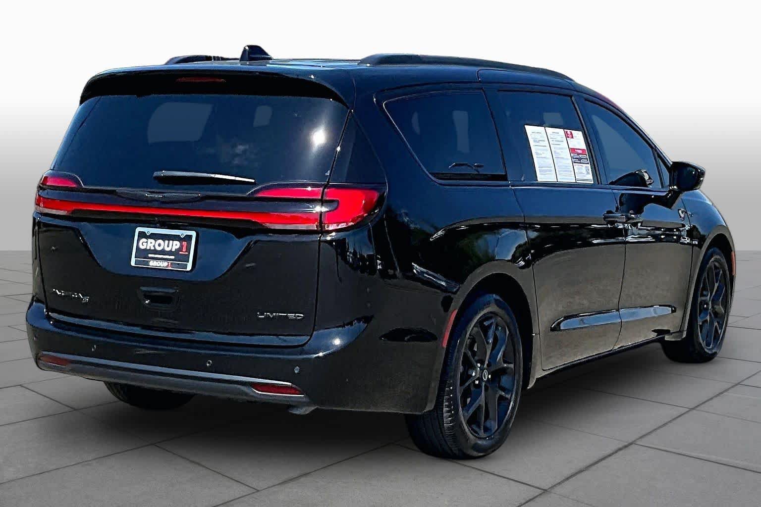 Used 2026 Chrysler Pacifica Limited w/ Uconnect Theater Family Group FWD image 12