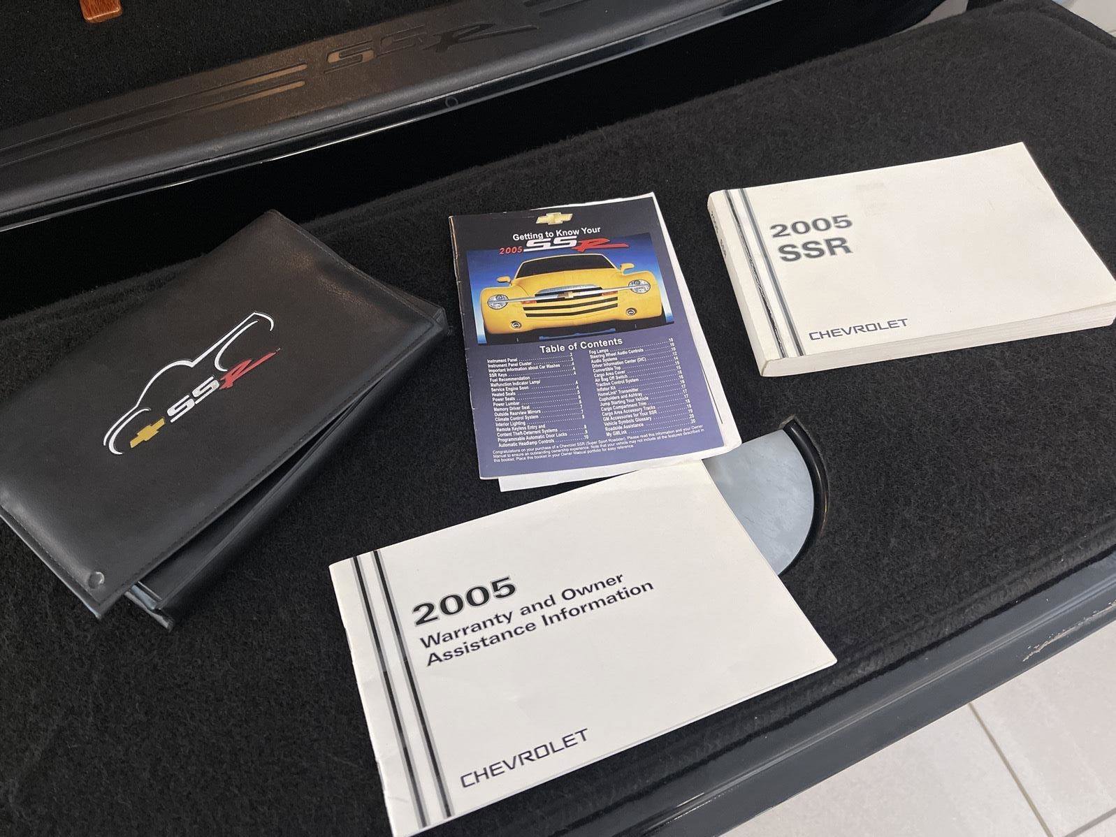 Used 2005 Chevrolet SSR w/ Preferred Equipment Group RWD image 29