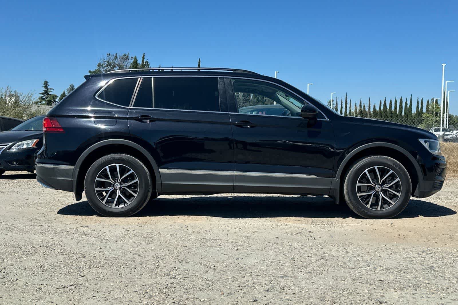 Used 2021 Volkswagen Tiguan SE w/ Panoramic Sunroof Package AWD/4WD image 9