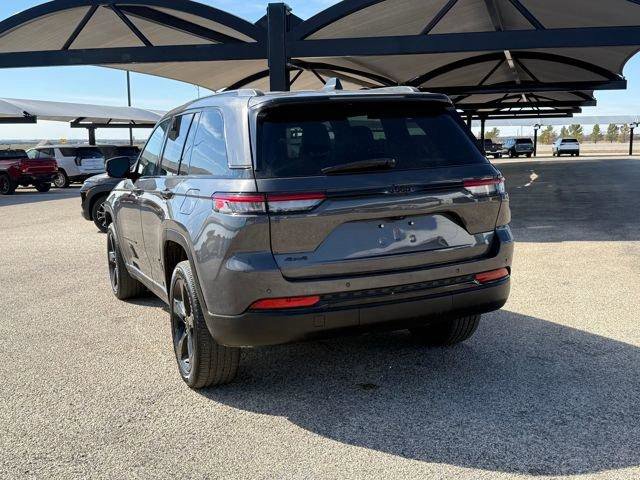 Used 2023 Jeep Grand Cherokee Altitude image 5