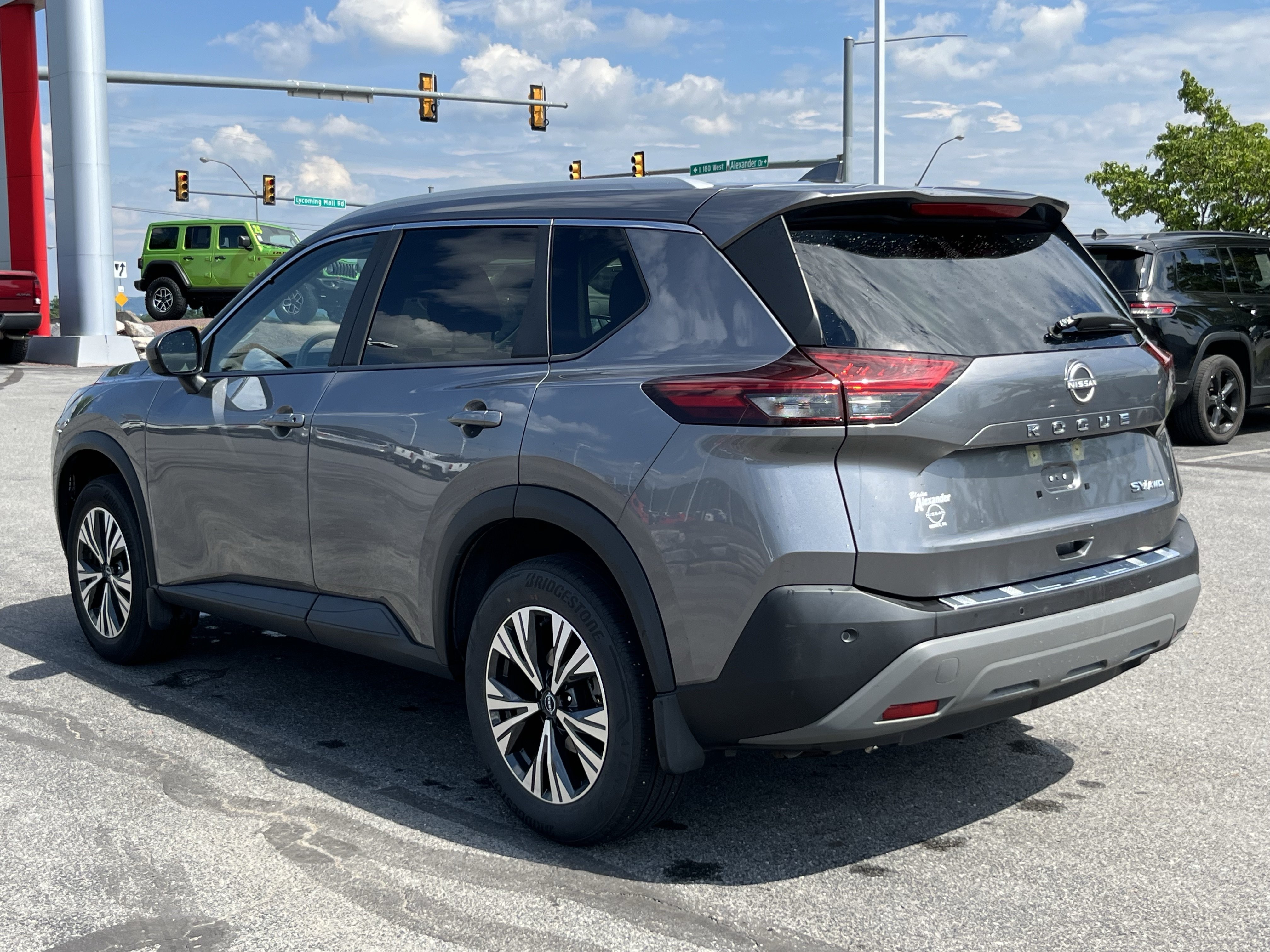 Used 2023 Nissan Rogue SV w/ SV Premium B Package AWD/4WD image 9