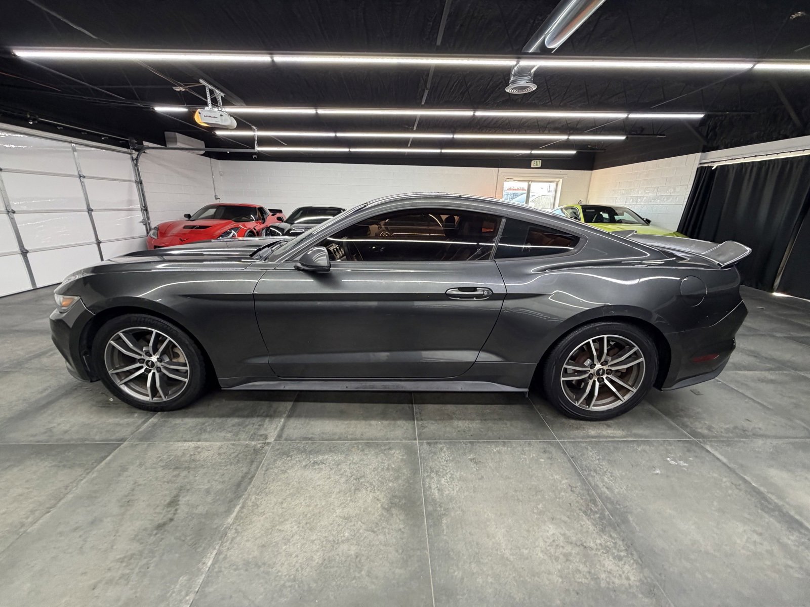 Used 2017 Ford Mustang Premium image 3