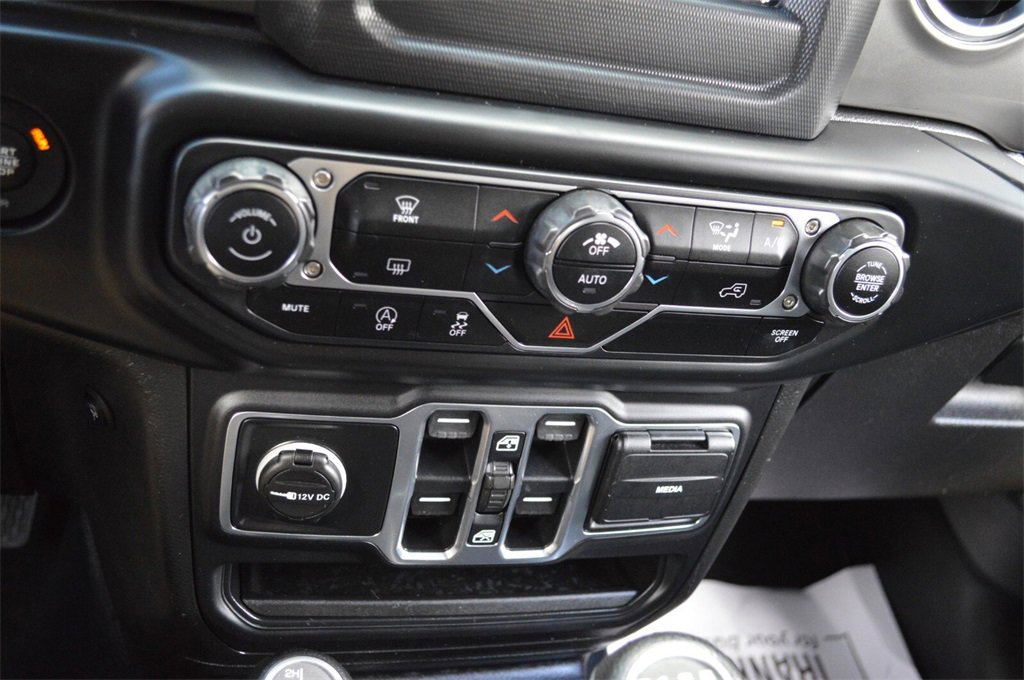 Used 2020 Jeep Wrangler Unlimited Sahara image 21