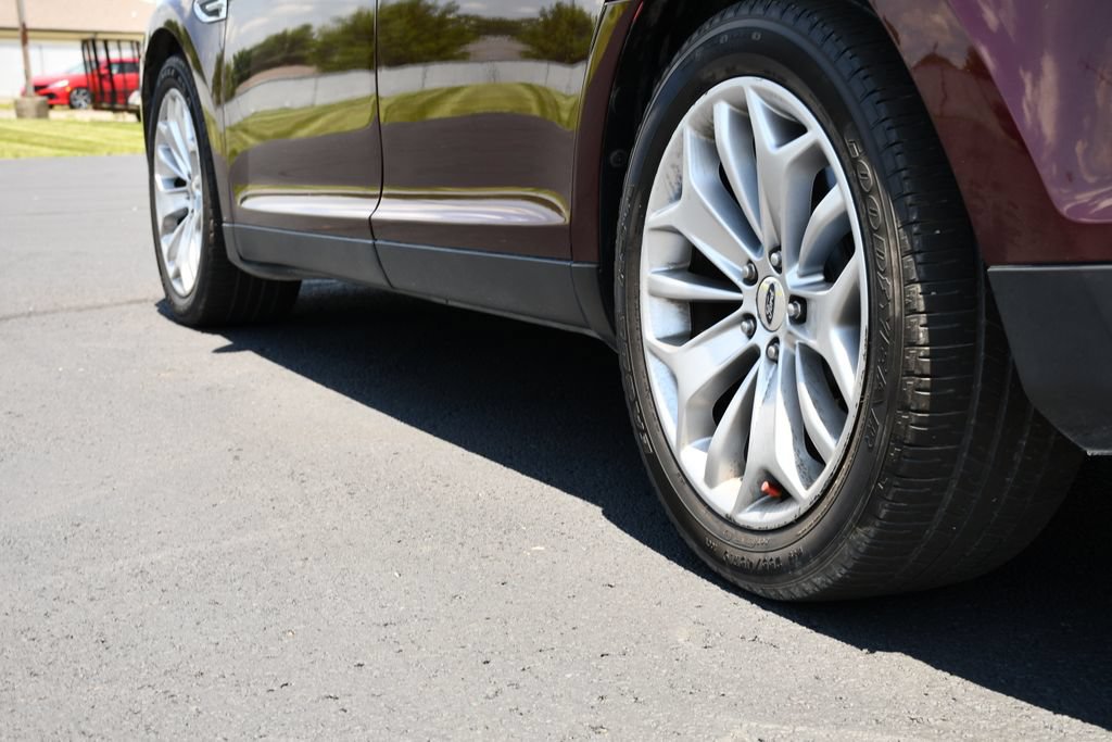 Used 2019 Ford Taurus Limited FWD image 10