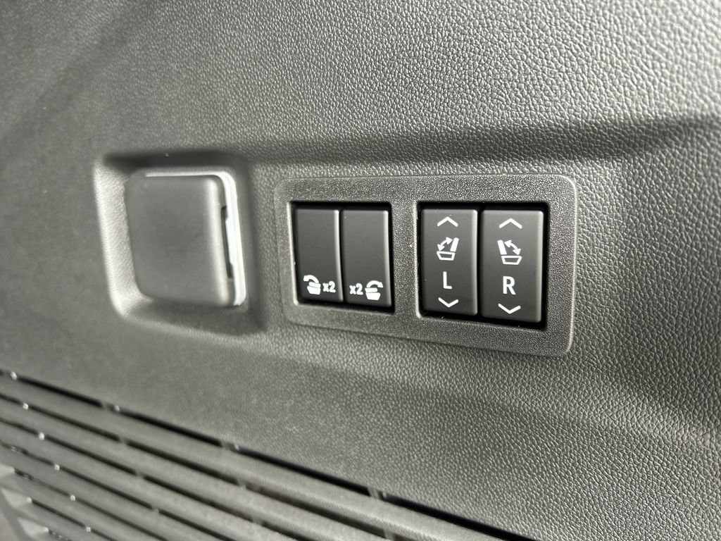 New 2026 GMC Yukon Elevation w/ LPO, Floor Liner Package AWD/4WD image 40