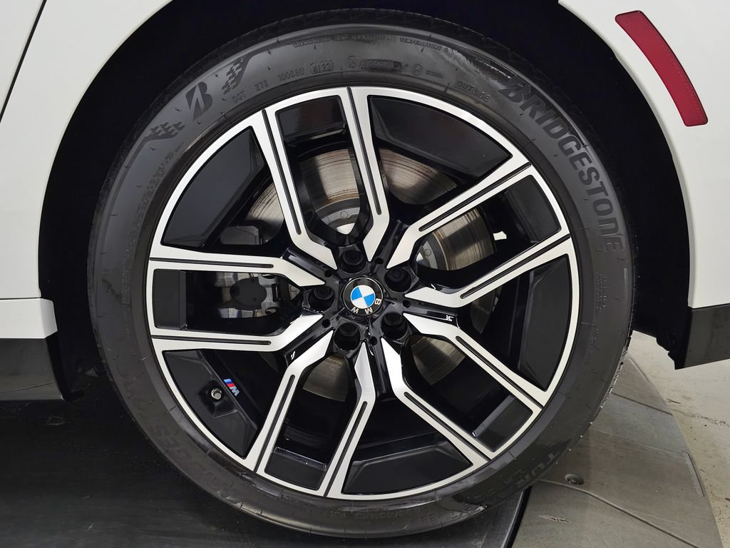 Used 2024 BMW 760i xDrive w/ Premium Package 2 AWD/4WD image 11