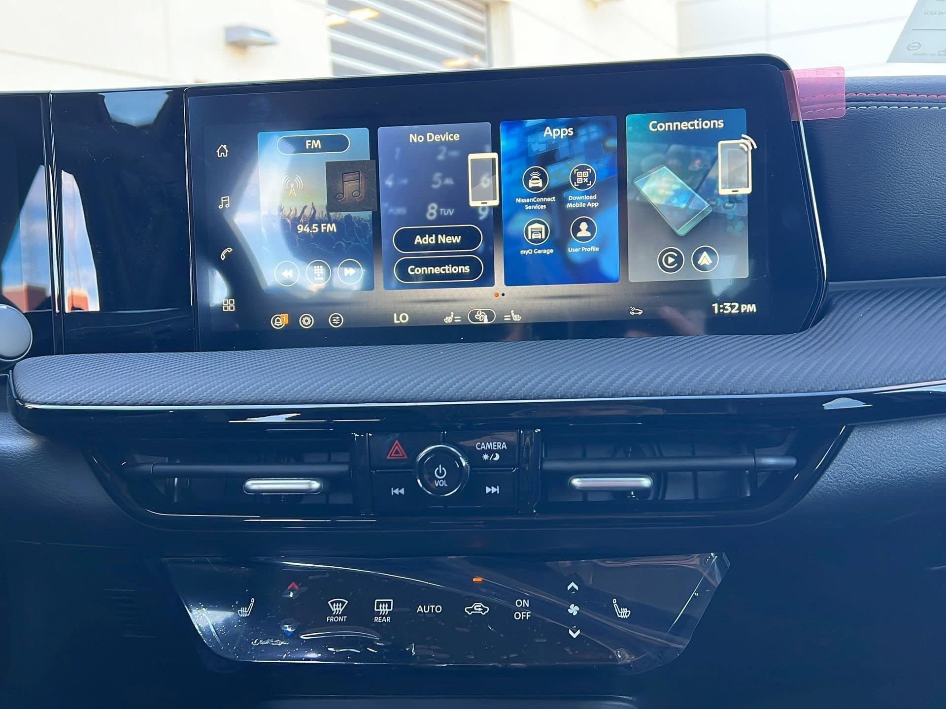 New 2026 Nissan Kicks SR w/ Cold Weather Package FWD image 14