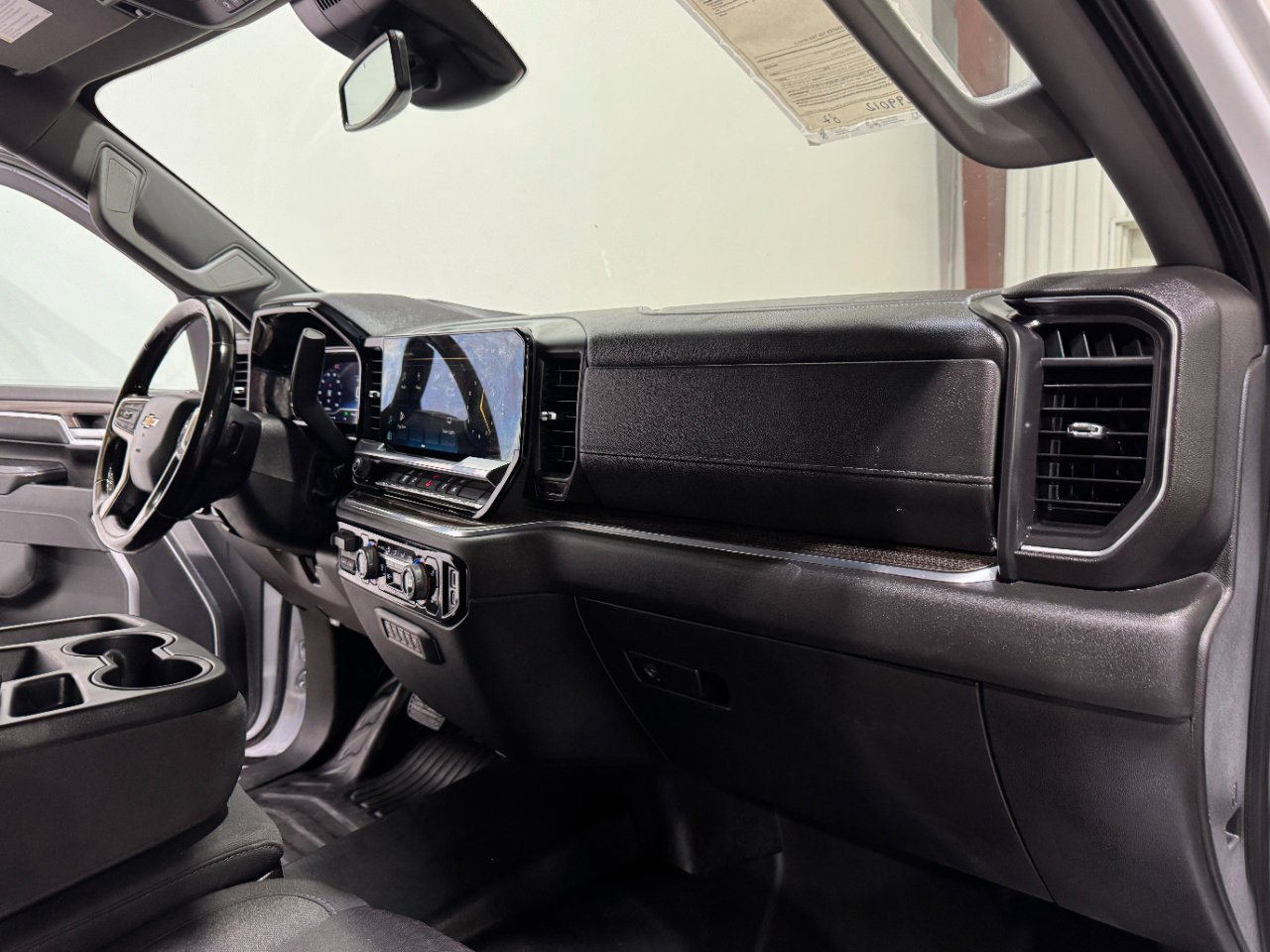 Used 2024 Chevrolet Silverado 3500 LT w/ Convenience Package image 11