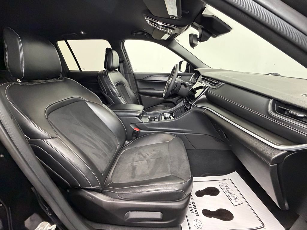 Used 2024 Jeep Grand Cherokee Altitude image 9
